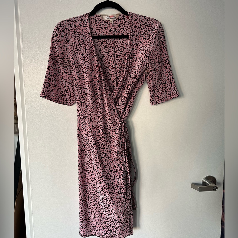 Diane von Furstenberg 100% Silk Wrap Dress